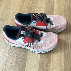 On Running Shoe. Cloudstratus Women 7.5